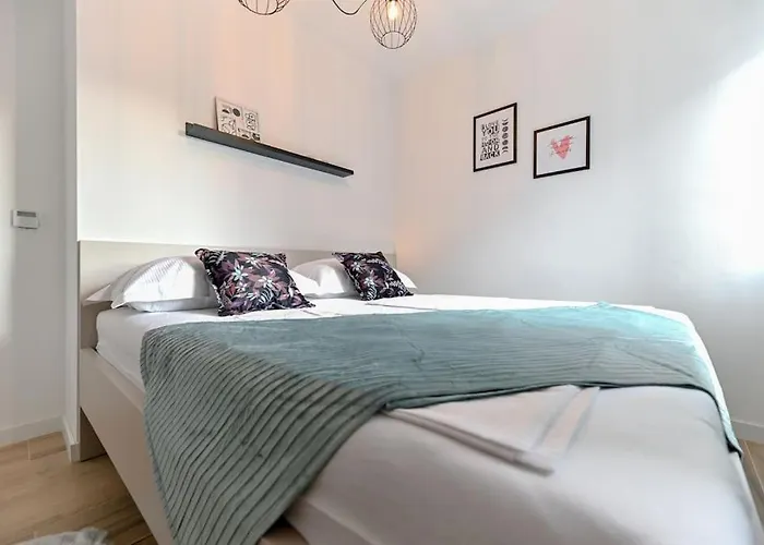Penthouse Z Point